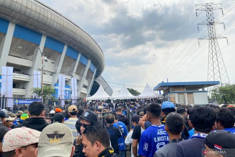 Persib Bandung Larang Kehadiran Suporter PSS Sleman di Stadion GBLA