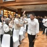 Seskab Teddy Mobilisasi Pegawai Setkab untuk Dukung Timnas Melawan China